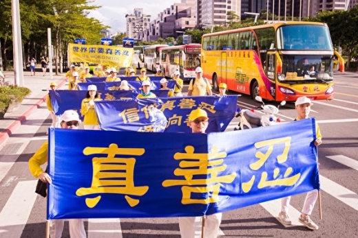 Parade 245533_3